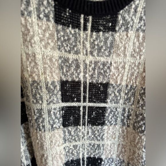 Lucky black and white top - Picture 7 of 7